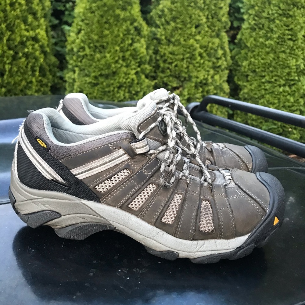 Keen steel toe hiking boots size 9.5